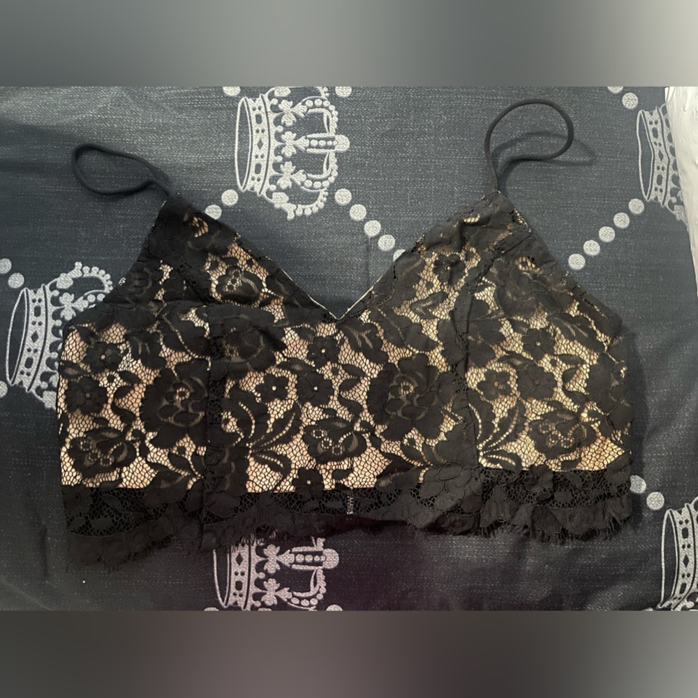 MOVING SALE!! $6!! Lace Crop Top